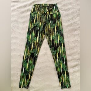 Pimento de Cheiro palm print leggings. EUC. Made in Brazil